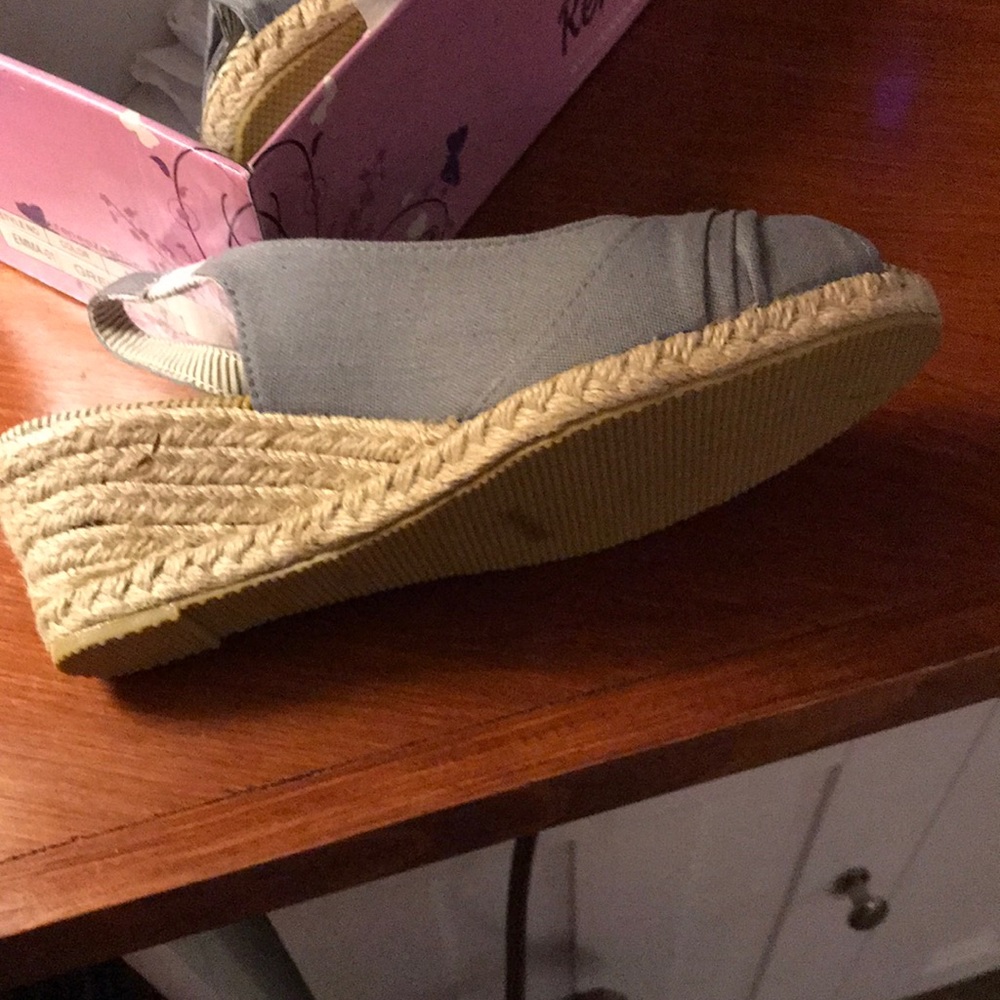 Shoes - Picture 2 of 4
